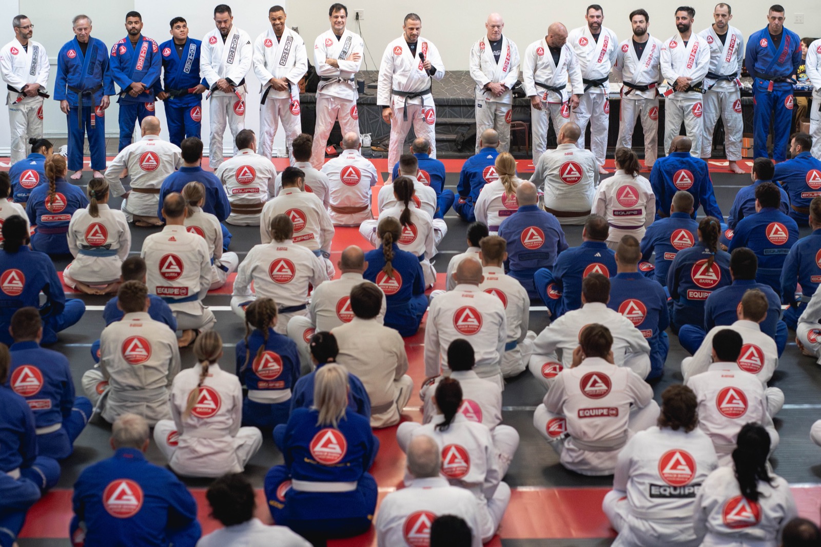 A busy class training together on the mats at Gracie Barra Manotick